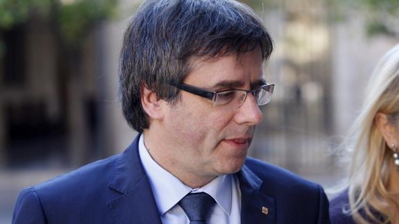 El presidente de la Generalitat, Carles Puigdemont, y la consellera de Presidencia, Neus Munté.