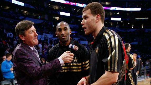 Craig Sager, junto a Kobe Bryant y Blake Griffin. 