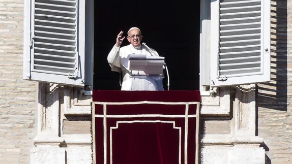 El Papa celebra la primera misa del año.