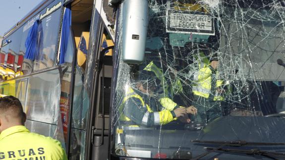 La madre del conductor del autobús escolar accidentado: «Tomó cocaína, como cualquiera»