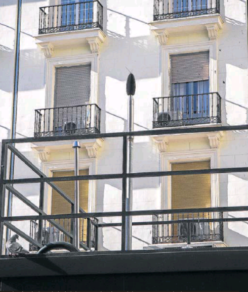 Estación de medición de la calidad del aire en la Plaza del Carmen, Madrid.