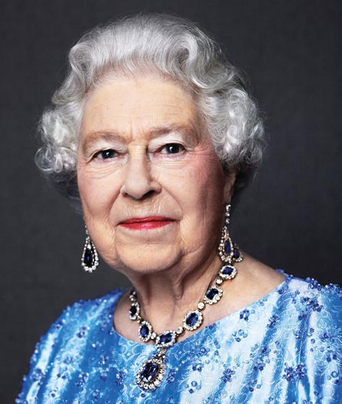 La reina Isabel II en la foto difundida por el palacio de Buckingham. 