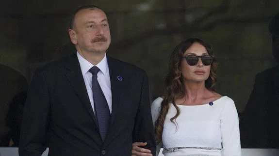 El presidente de Azerbaiyán, Ilham Ailev, y su esposa Mehriban Alieva.