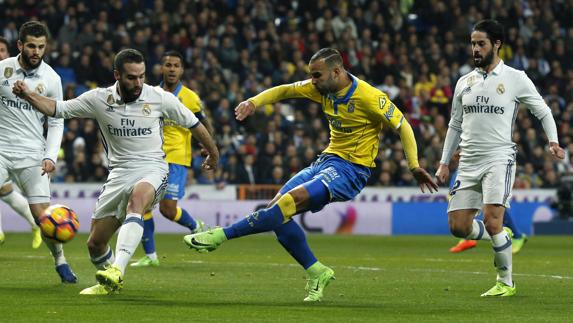 Jesé dispara a puerta. 