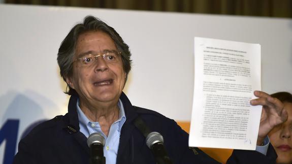 El candidato opositor ecuatoriano Guillermo Lasso.