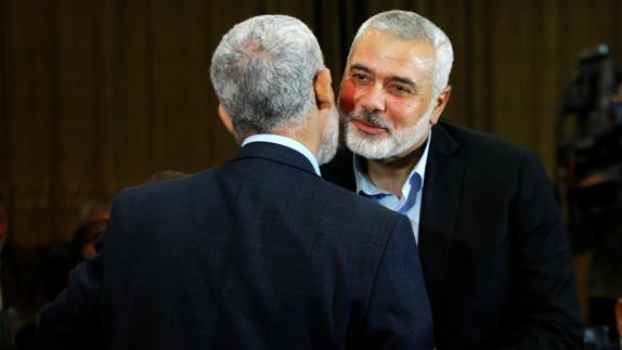 Haniyeh besa a Al-Sinwar. 