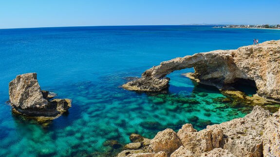 Costa chipriota y sus aguas cristalinas.
