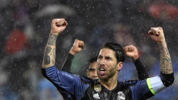 El madridista Sergio Ramos celebra la clasificación para la final de Cardiff en el Calderón. 