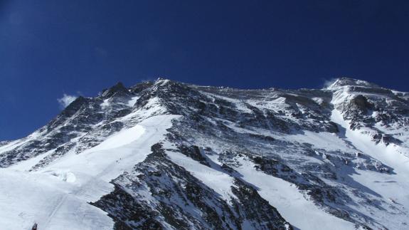 Hallan a cuatro alpinistas muertos en el Everest