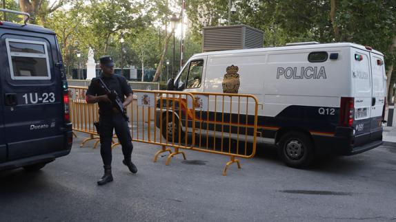 Furgones policiales en la Audiencia Nacional.