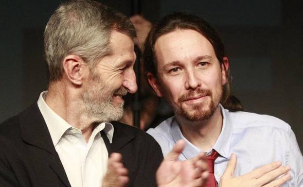 El general Rodríguez y Pablo Iglesias, juntos en un acto electoral en Madrid.