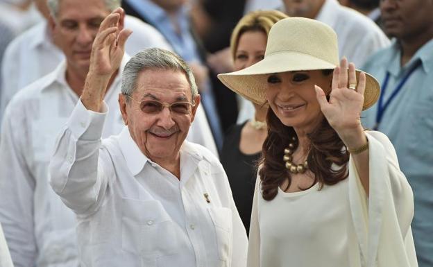 Raúl Castro, junto a Cristina Fernández.