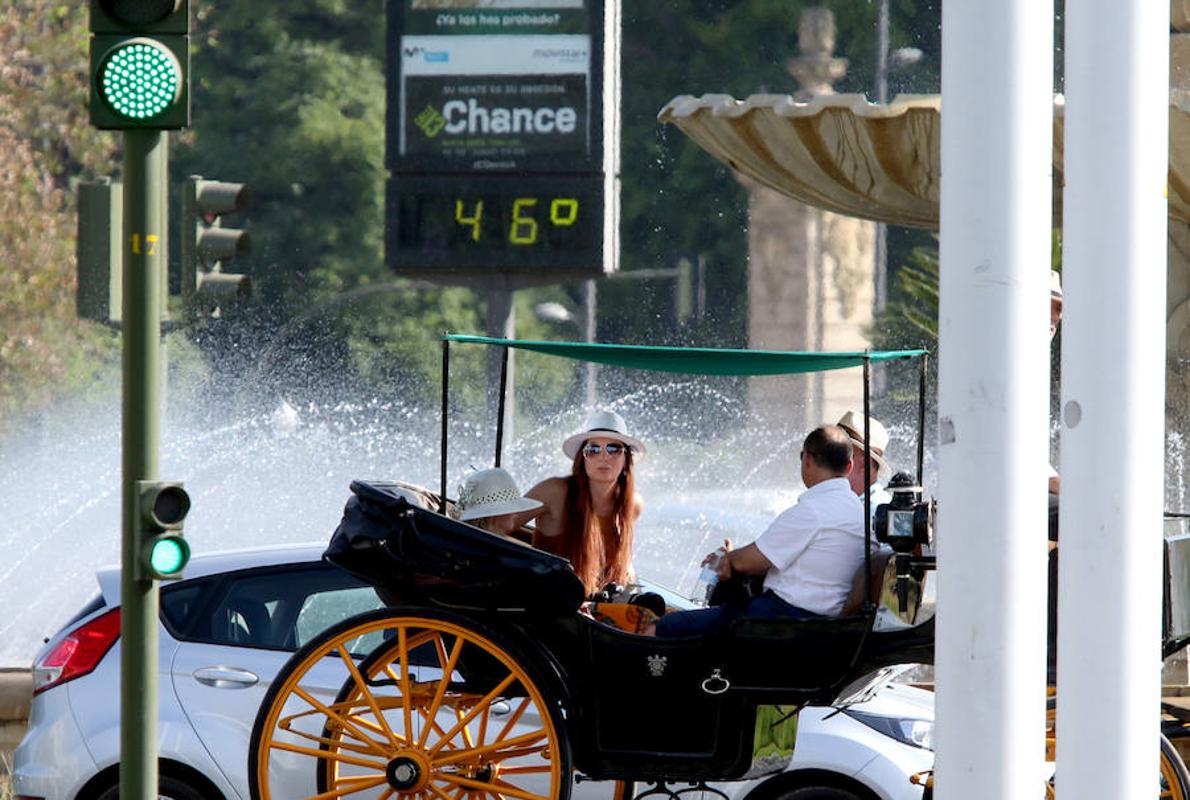 Un termómetro marca 46 grados en Sevilla. 