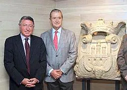 Gil-Gibernau dona al Cubo del Revellín un escudo del siglo XVI