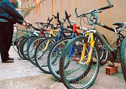 La policía organiza una exposición de bicis robadas