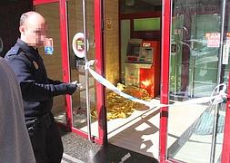 Un indigente aparece muerto en el cajero de una oficina bancaria