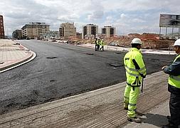 El miércoles se abre al tráfico la primera calle sobre las vías