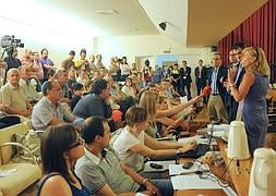 Uno de los momentos de tensión con los vecinos, en el pleno del Ayuntamiento. / MIGUEL HERREROS