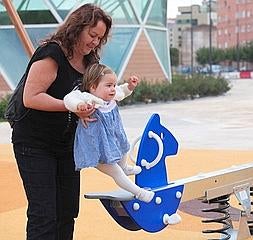 El área de juegos contempla un tren para niños de entre 2 y 6 años; un balancín para los de 3 a 8 y dos columpios para los de 4 a 12