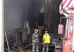 En el pabellón, que guardaba un buen número de bombonas de oxígeno destinadas  a uso médico, sólo se encontraba una joven que no resultó herida