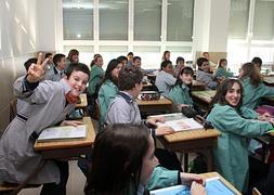 Alumnos en su aula nueva en el centro Paula Montal. ::                         MIGUEL HERREROS