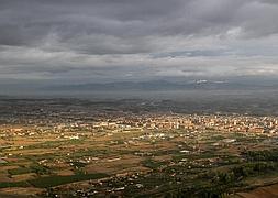 Panorámica aérea de la ciudad de Logroño tomada desde un helicóptero el pasado 2012. ::                          DÍAZ URIEL