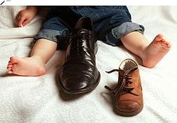 Los pies de los niños están en continuo desarrollo y por ello su calzado debe tener distintas características que el de un adulto. ::                         L.R.