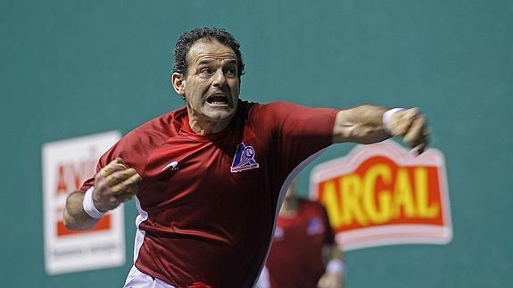 Titín golpea la pelota en un encuentro anterior. 