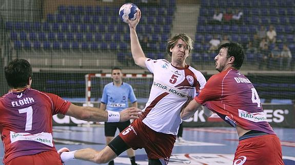 Malasinskas lanza en un partido de Liga de Campeones. 