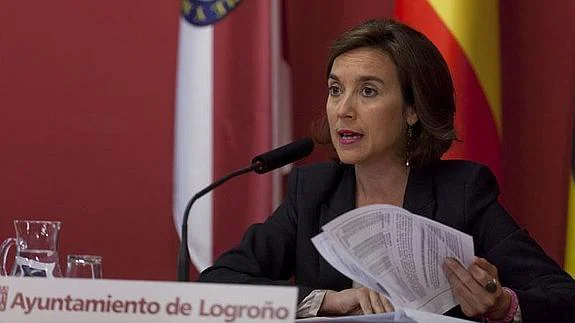 La alcaldesa de Logroño, Cuca Gamarra, durante su rueda de prensa. 