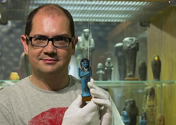 Nacho Ares acaba de publicar su segunda novela sobre el mundo de los faraones de Egipto. Una imagen del rey niño más enigmático . 