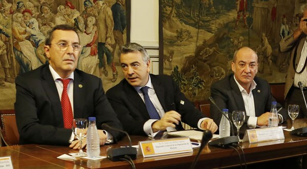 Jose Luis Bilbao, diputado general de Vizcaya (PNV), Javier de Andres, diputado general de Álava (PP) y Martin Garitano, diputado general de Guipuzcoa (BILDU).