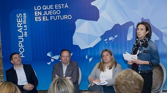 Sanz: "El PP no somete a cuotas el papel de la mujer"