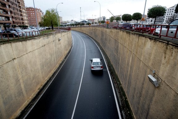 Los vecinos trazan una contrapropuesta para salvar el túnel de Duques de Nájera
