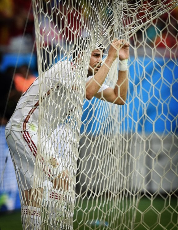 Diego Costa se lamenta con impotencia duante el partido de ayer contra Holanda. 