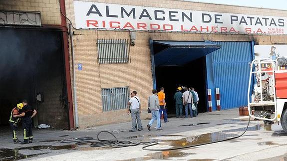 Una vista de la empresa tras la extinción del incendio. 