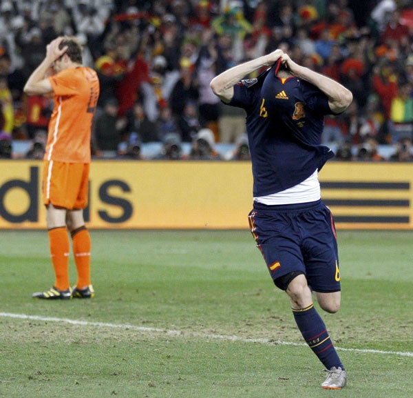 Iniesta, nada más anotar el gol que cambió a La Roja.