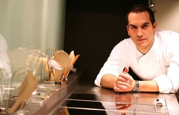 Mario Sandoval, jefe de cocina del restaurante Coque, galardonado ayer con el Premio Nacional de Gastronomía. 