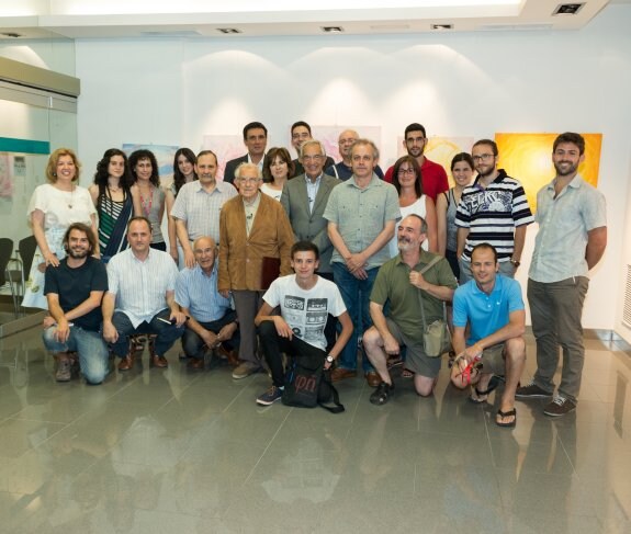 Organizadores, alumnos y profesores, antes de la clausura. 