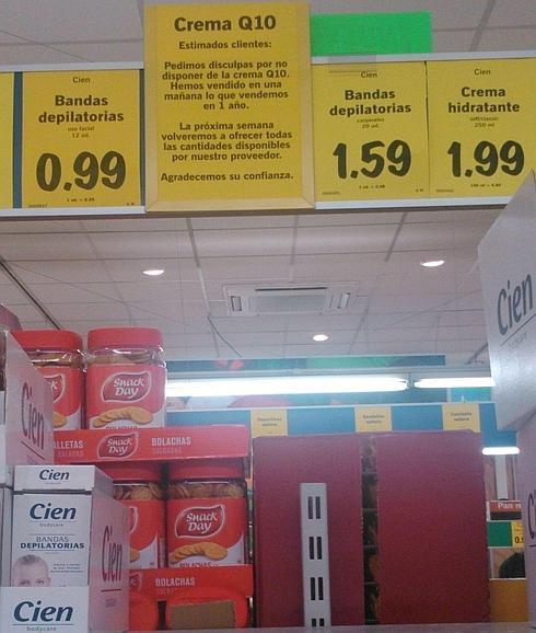 Cartel en el establecimiento de Vara de Rey avisando de que no hay existencias de la popular crema.