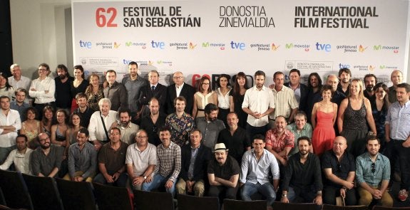 Foto de familia tras la presentación de la programación del Festival de San Sebastián, ayer, en la Academia de Cine. 