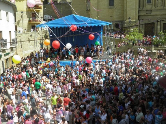 La 'Bajada del Pellejo' dará inicio a las Fiestas de las Reliquias de Labastida.