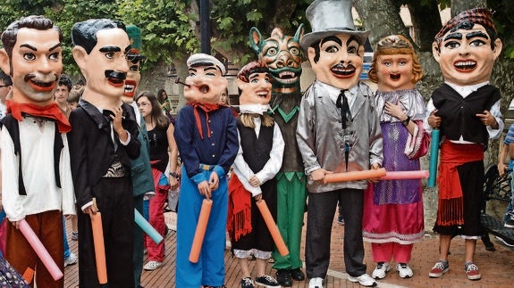 Los cabezudos volverán a salir en las fiestas de la Virgen de la Vega, como hicieron en las de San Juan, San Felices y San Pedro.