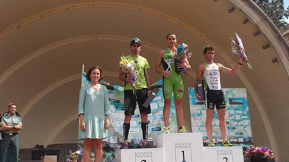 Ariel Hernández gana el Triatlón Ciudad de Logroño