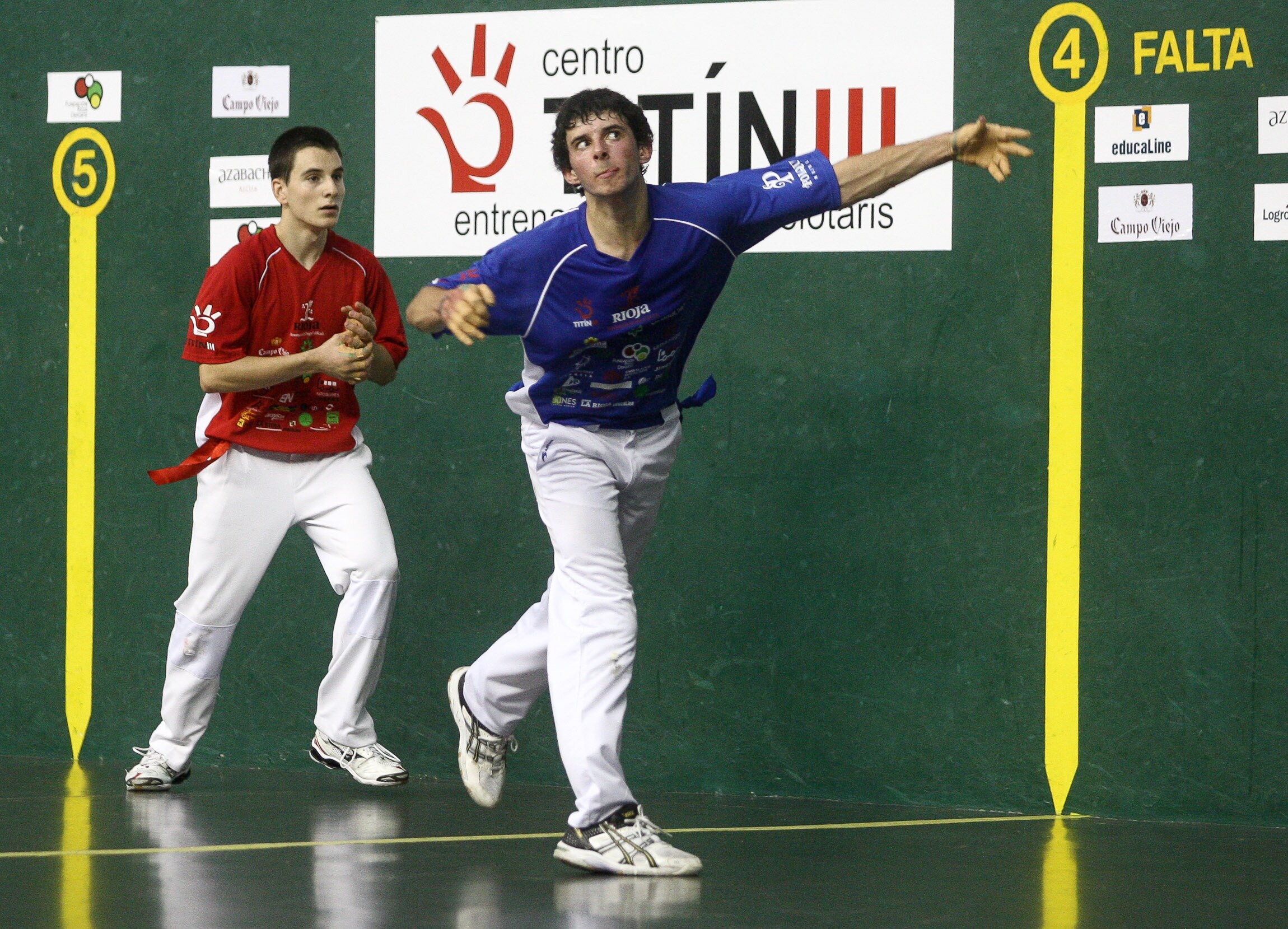 Altuna e Ibarrondo contra Irribarría e Imaz en partido del VI Torneo de Pelota Gobierno de La Rioja.