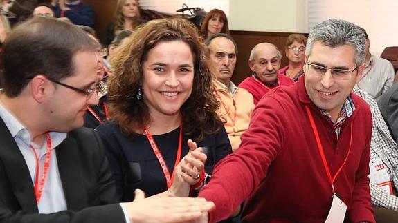 Arraiz (c) en el útimo congreso del PSOE riojano