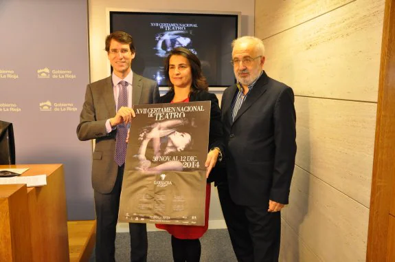 El consejero de Cultura, Gonzalo Capellán; la concejala de Cultura, Lydia Arrieta, y el director del certamen, Vicente Cuadrado. 
