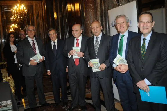 Abel Bayo, Luis Peral, Miguel Ángel Garrido, José Ignacio Wert, Emilio Del Río y José María Vázquez en la presentación del monográfico de Nueva Revista, anoche en la Casa de América de Madrid. 