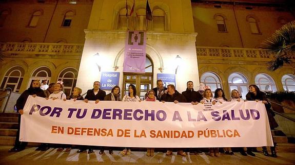 La cabecera de la manifestación en la Plaza del Mercado.