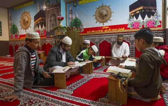 Alumnos musulmanes reciben clases de Islam en el centro de estudios ubicado en la calle Beatos Mena y Navarrete de Logroño. 